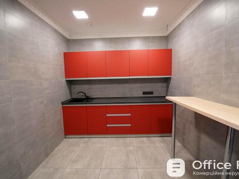 комерційна за адресою Жилянська вул., 68