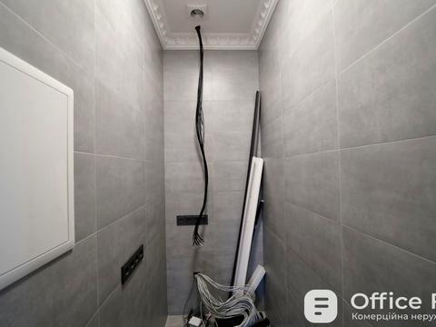 комерційна за адресою Жилянська вул., 68