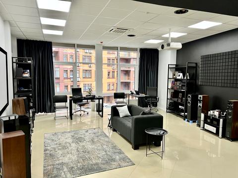 комерційна за адресою Євгена Коновальця вул. (Щорса), 32-Б