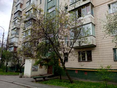 комерційна за адресою Братиславська вул., 13