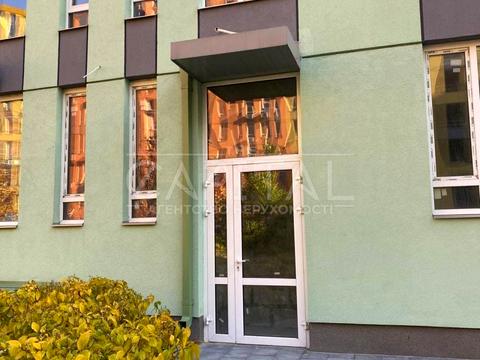 комерційна за адресою Березнева вул., 16 к4