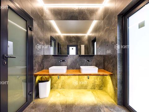 комерційна за адресою Манізера вул. (Красіна), 8