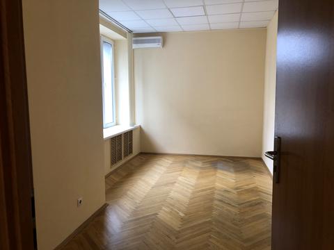 комерційна за адресою Болсуновська вул. (Сергія Струтинського), 8