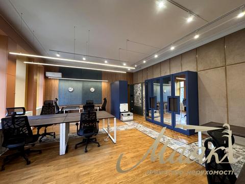 комерційна за адресою Володимирська вул., 92