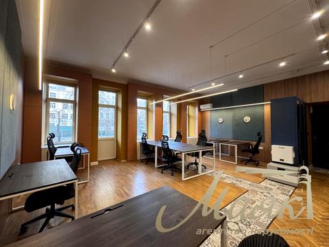 комерційна за адресою Володимирська вул., 92