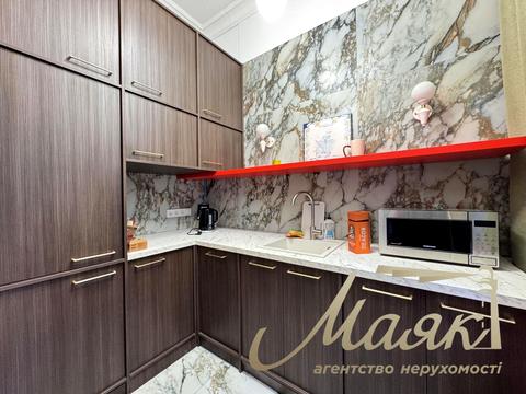 комерційна за адресою Володимирська вул., 92