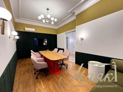 комерційна за адресою Володимирська вул., 92