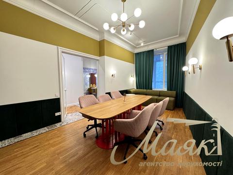 комерційна за адресою Володимирська вул., 92