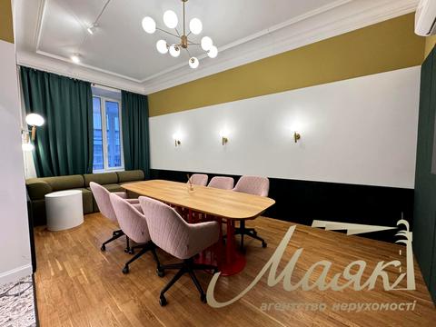 комерційна за адресою Володимирська вул., 92