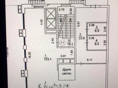 комерційна за адресою Володимирська вул., 41
