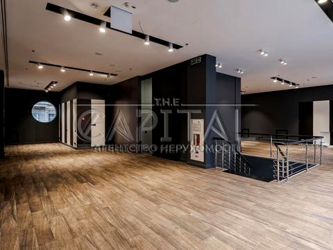 комерційна за адресою Володимирська вул., 41