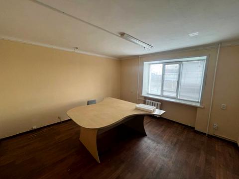 комерційна за адресою Леоніда Жаботинського вул. (Правди), 53