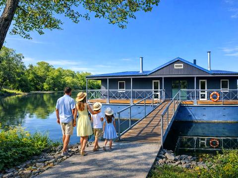 комерційна за адресою Набережна Перемоги вул., 5