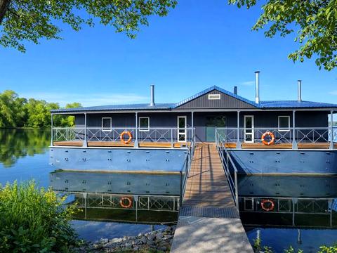 комерційна за адресою Набережна Перемоги вул., 5