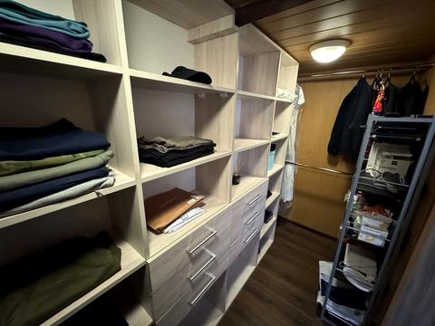 комерційна за адресою Набережна Перемоги вул., 5