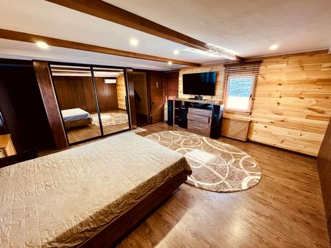 комерційна за адресою Набережна Перемоги вул., 5