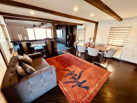 комерційна за адресою Набережна Перемоги вул., 5