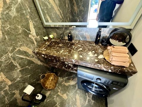 комерційна за адресою Набережна Перемоги вул., 5