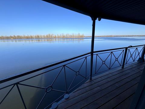 комерційна за адресою Набережна Перемоги вул., 5