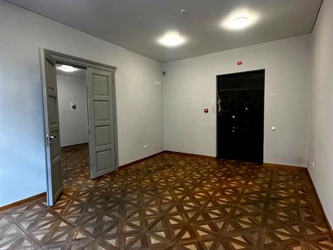 комерційна за адресою Незалежності вул., 11