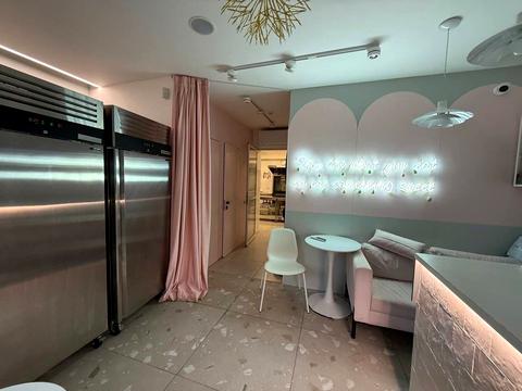 комерційна за адресою Матейки вул., 21