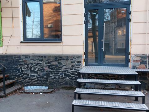 комерційна за адресою Миколи Оводова вул. (Козицького), 15