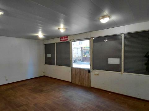 комерційна за адресою Березинська вул., 16