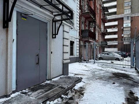 комерційна за адресою Саксаганського вул., 111А