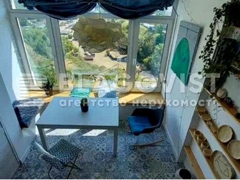 комерційна за адресою Практична вул., 17