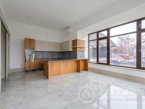 комерційна за адресою Локомотивна вул., 21