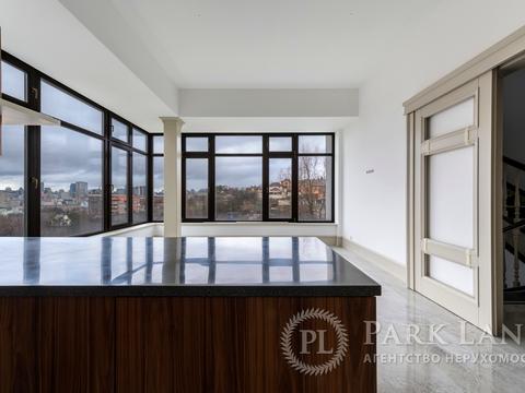 комерційна за адресою Локомотивна вул., 21