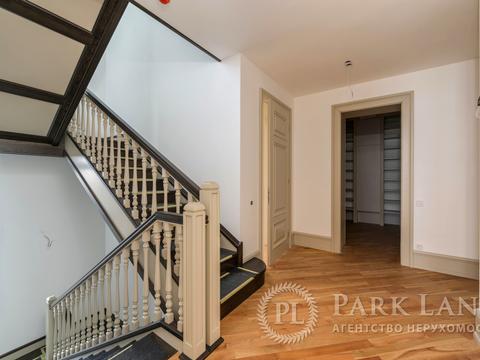 комерційна за адресою Локомотивна вул., 21