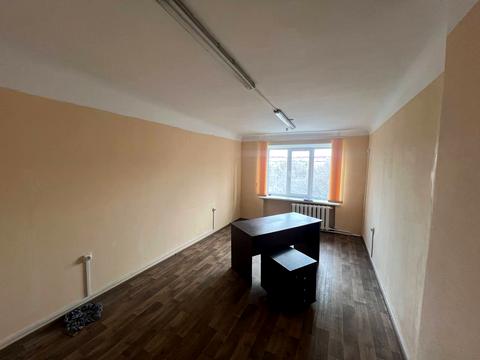 комерційна за адресою Леоніда Жаботинського вул. (Правди), 53