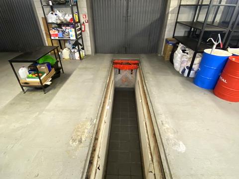 комерційна за адресою Свободи, 72А