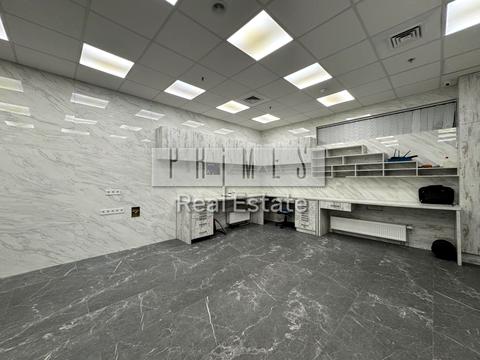 комерційна за адресою Лесі Українки бульв., 7-В