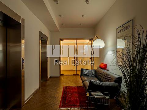 комерційна за адресою Хрещатик вул., 8-Б