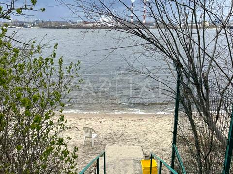 комерційна за адресою Садова вул., 5