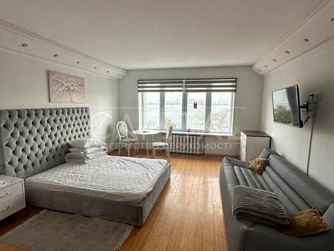 комерційна за адресою Садова вул., 5