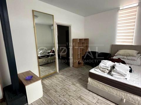 комерційна за адресою Садова вул., 5