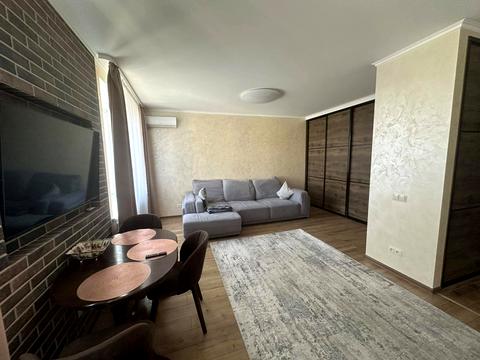 квартира за адресою Листопадова вул., 1