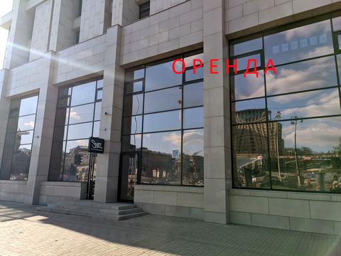комерційна за адресою майдан Незалежності пл., 2