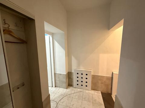 комерційна за адресою Різницька вул., 11