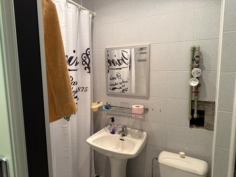 комерційна за адресою Різницька вул., 11