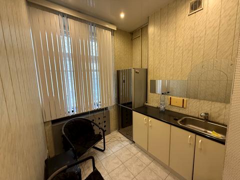 комерційна за адресою Різницька вул., 11