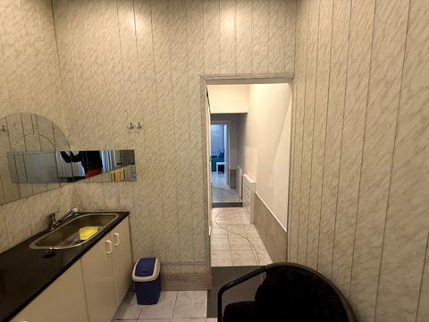 комерційна за адресою Різницька вул., 11