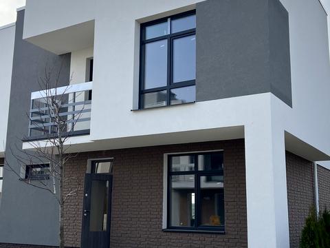 будинок за адресою Коновальця, 42