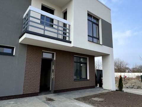 будинок за адресою Коновальця, 42