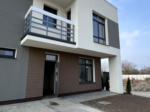 будинок за адресою Коновальця, 42