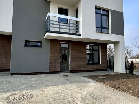 будинок за адресою Коновальця, 42