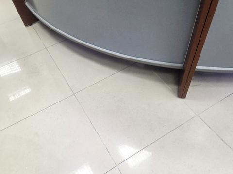 комерційна за адресою Мостова вул., 4